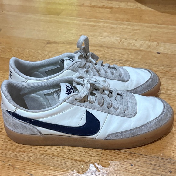 Nike White and Navy Sneakers with Gum Sole - Picture 6 of 6